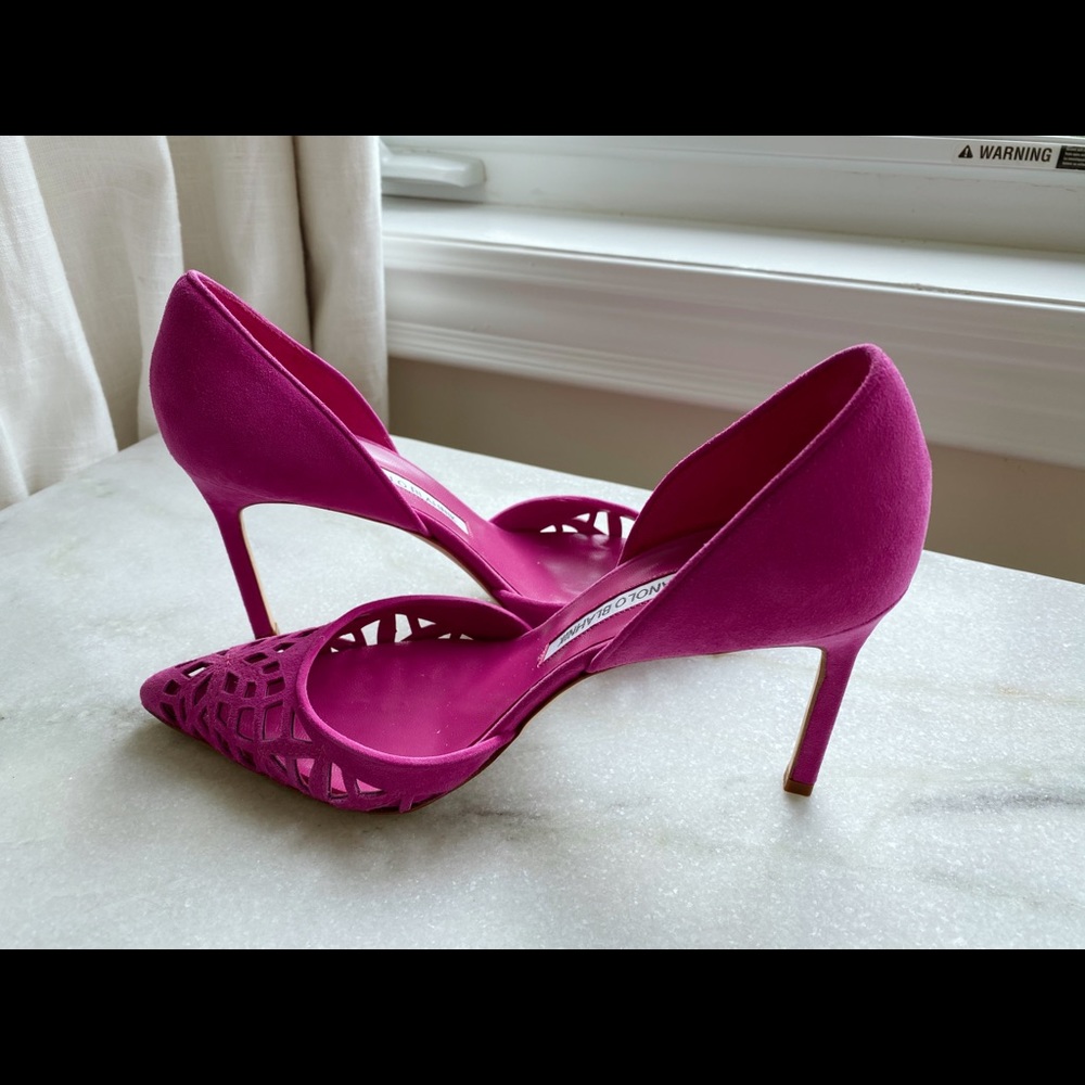 NWB Manolo Blahnik Magenta Suede Pumps